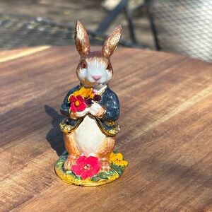 Charming metal rabbit trinket box